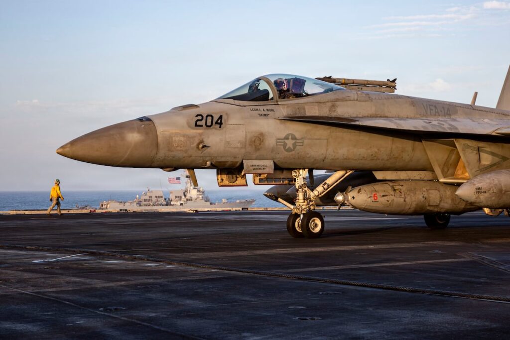 Navy offering up to 0,000 retention bonuses for select aviation billets
