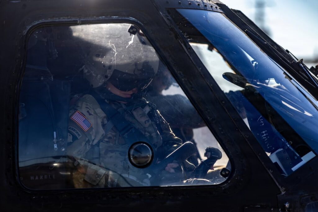 US Army helicopter pilots test new in-flight ‘relief’ system US Army helicopter pilots test new in-flight ‘relief’ system